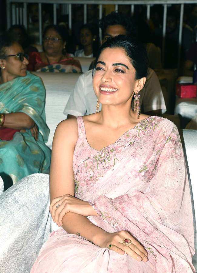 Actress_20Rashmika_20Mandanna_20Cute_20looks_20Kubera_20Movie_20Event_10.jpg 10