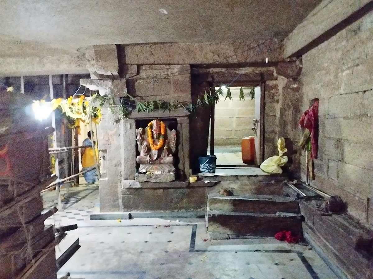 Sangameswara_20temple_20is_20a_20Hindu_20temple_20in_20the_20Nandyal_20district__20_2812_29.jpg 12
