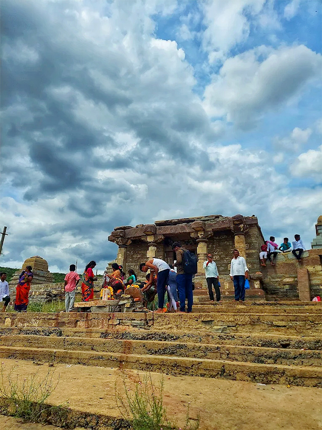 Sangameswara_20temple_20is_20a_20Hindu_20temple_20in_20the_20Nandyal_20district__20_2815_29.jpg 15