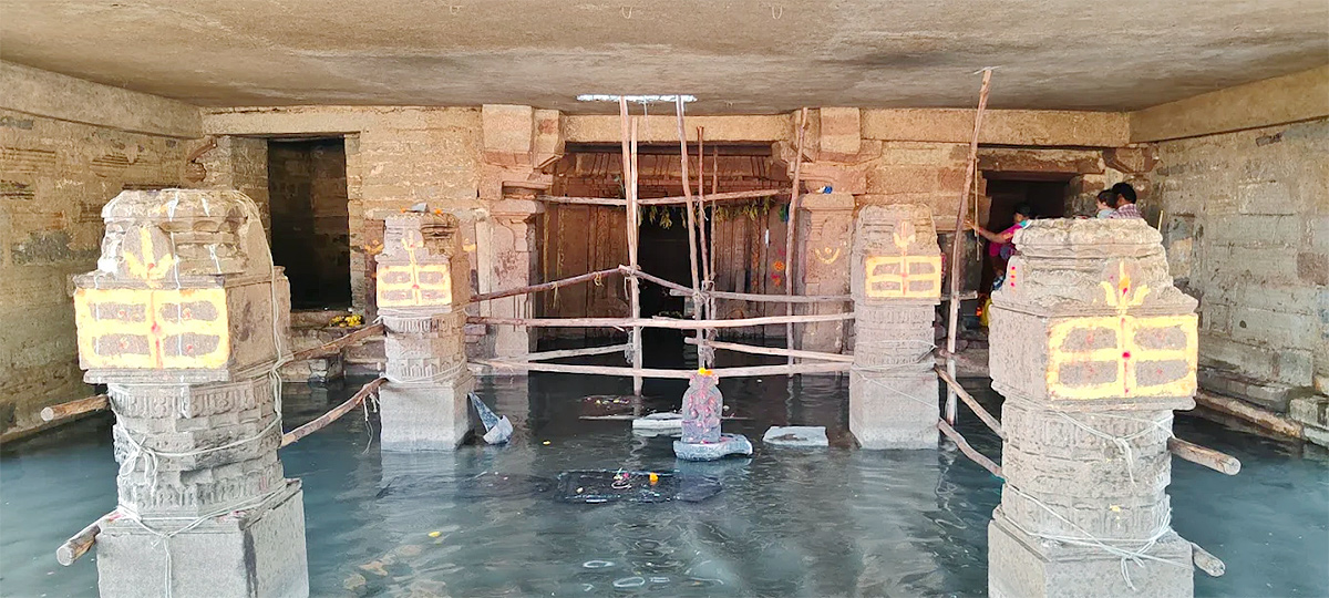 Sangameswara_20temple_20is_20a_20Hindu_20temple_20in_20the_20Nandyal_20district__20_2817_29.jpg 17