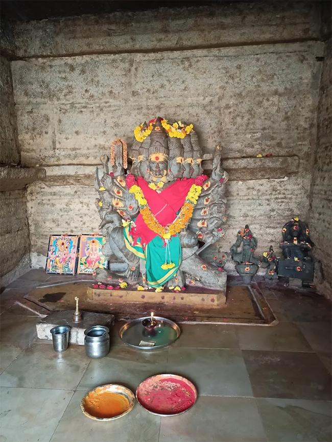 Sangameswara_20temple_20is_20a_20Hindu_20temple_20in_20the_20Nandyal_20district__20_2818_29.jpg 18