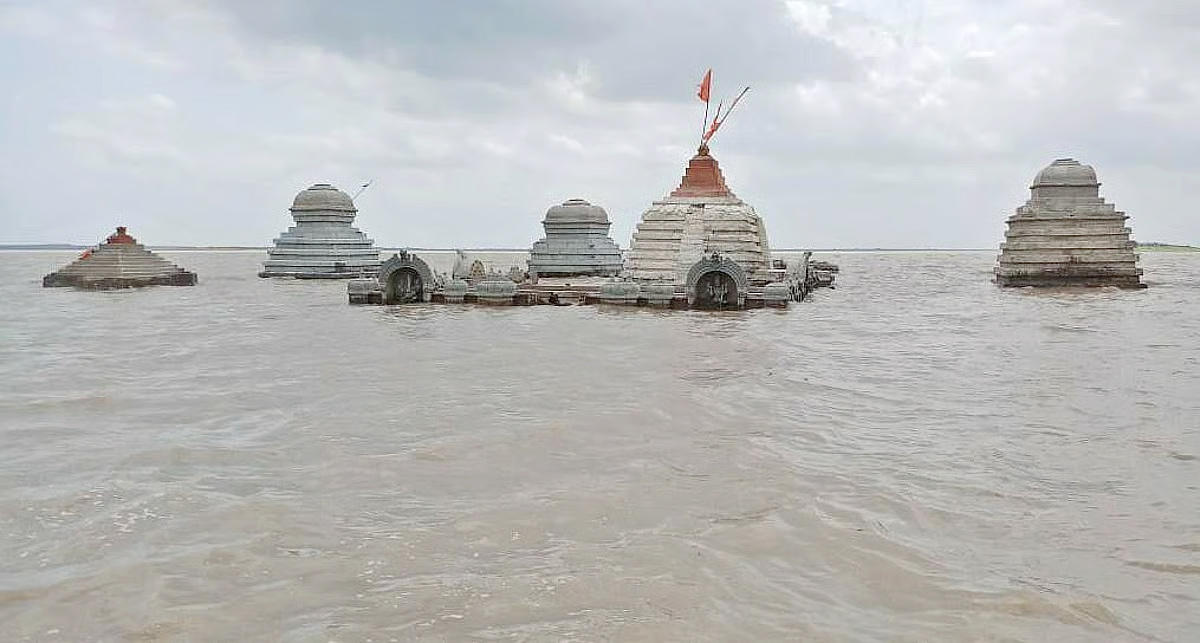 Sangameswara_20temple_20is_20a_20Hindu_20temple_20in_20the_20Nandyal_20district__20_2820_29.jpg 20