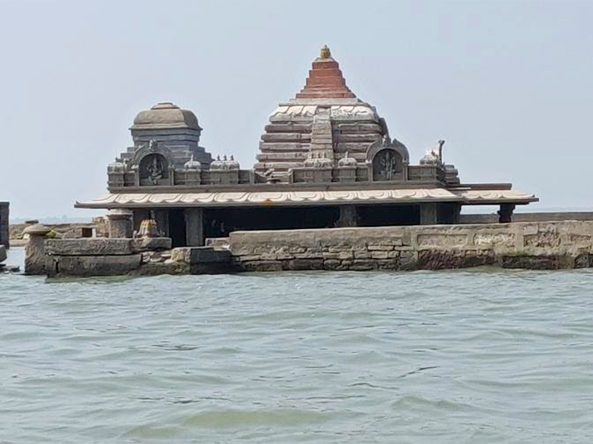 Sangameswara_20temple_20is_20a_20Hindu_20temple_20in_20the_20Nandyal_20district__20_2821_29.jpg 21