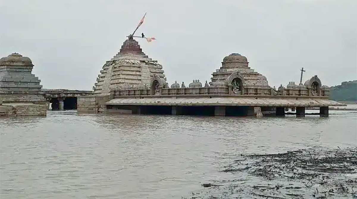 Sangameswara_20temple_20is_20a_20Hindu_20temple_20in_20the_20Nandyal_20district__20_2823_29.jpg 23