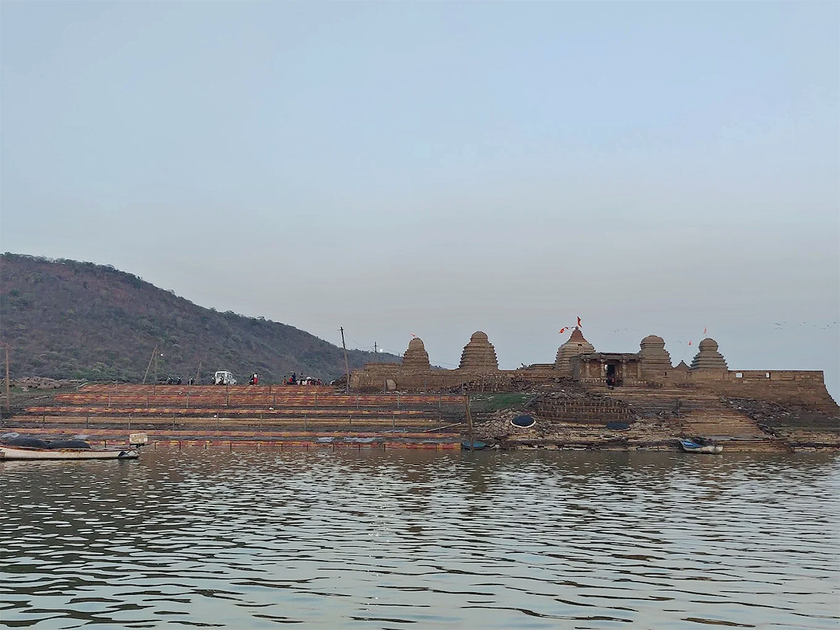 Sangameswara_20temple_20is_20a_20Hindu_20temple_20in_20the_20Nandyal_20district__20_285_29.jpg 5
