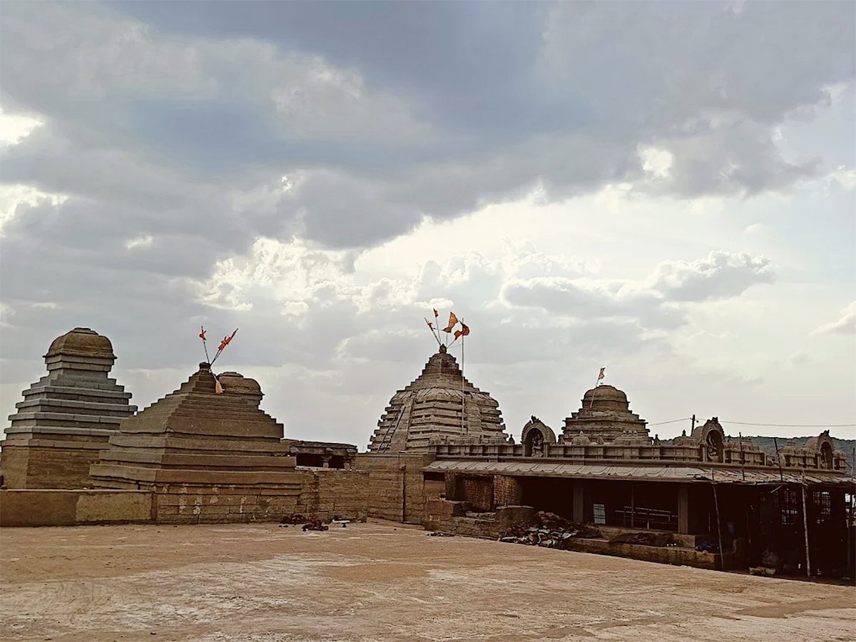 Sangameswara_20temple_20is_20a_20Hindu_20temple_20in_20the_20Nandyal_20district__20_286_29.jpg 6