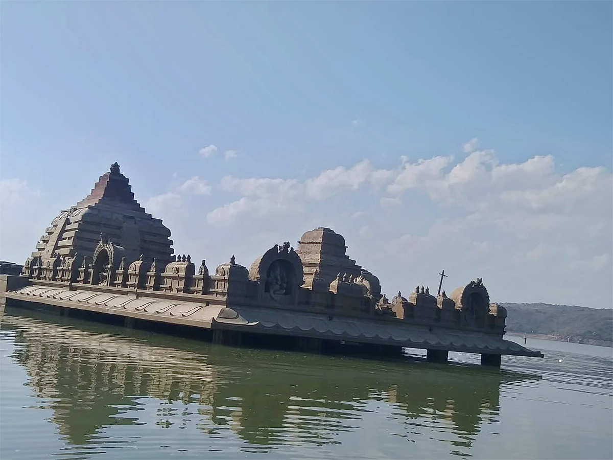 Sangameswara_20temple_20is_20a_20Hindu_20temple_20in_20the_20Nandyal_20district__20_288_29.jpg 8