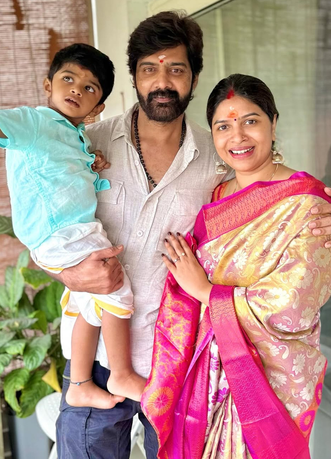 naveenchandra_20wedding_20anniversary_20photos3.jpg 4