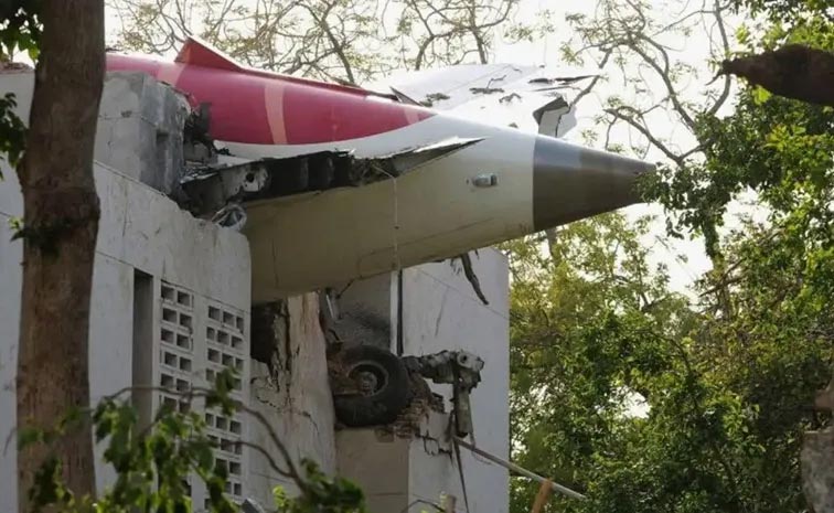 Plane_Ahmedabad.jpg