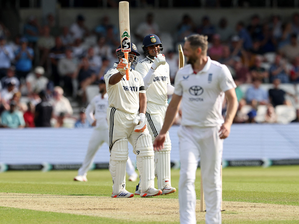 first_20cricket_20test_20match_20between_20England_20and_20India_20at_20Headingley_20in_20Leeds__20_283_29.jpg 3