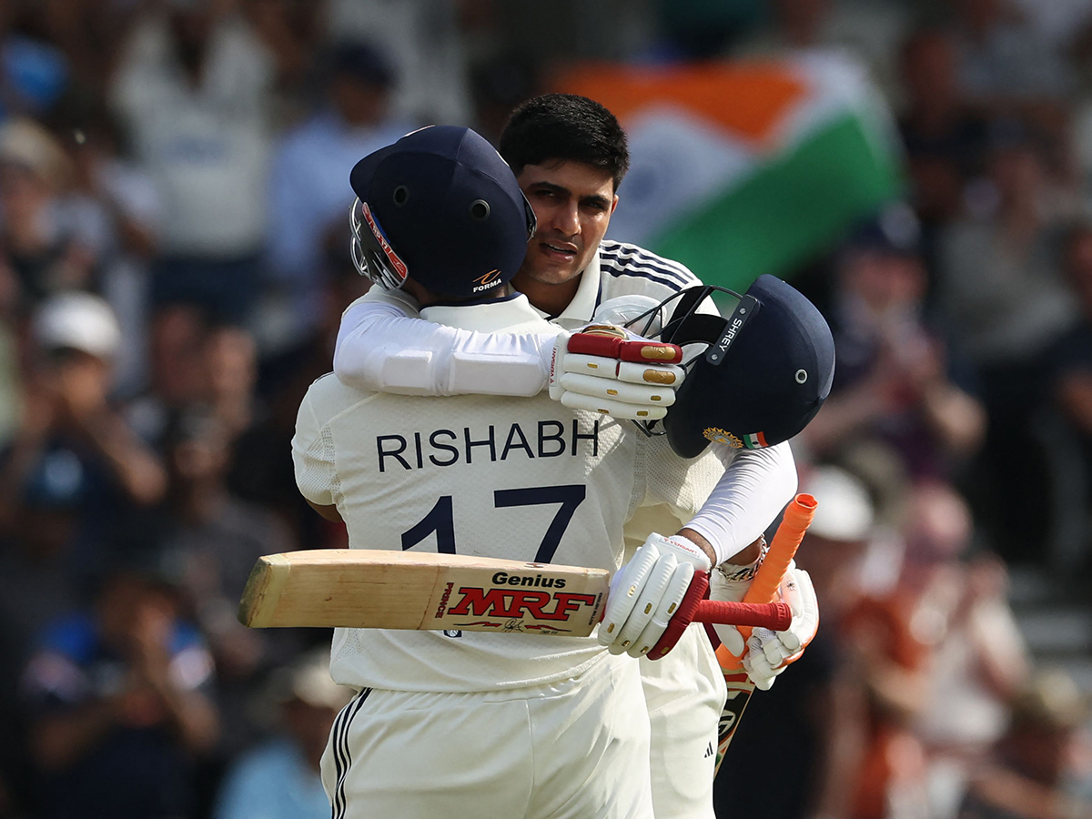 first_20cricket_20test_20match_20between_20England_20and_20India_20at_20Headingley_20in_20Leeds__20_284_29.jpg 4