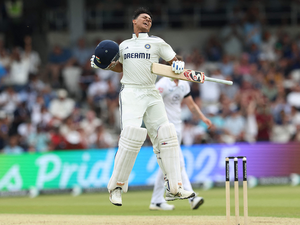 first_20cricket_20test_20match_20between_20England_20and_20India_20at_20Headingley_20in_20Leeds__20_289_29.jpg 9
