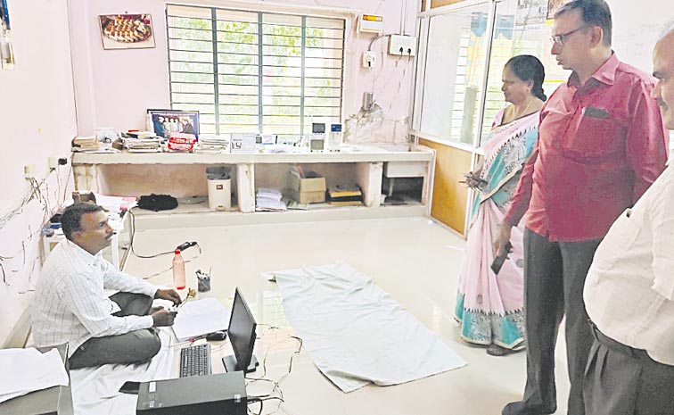 Dalit_20teacher.jpg