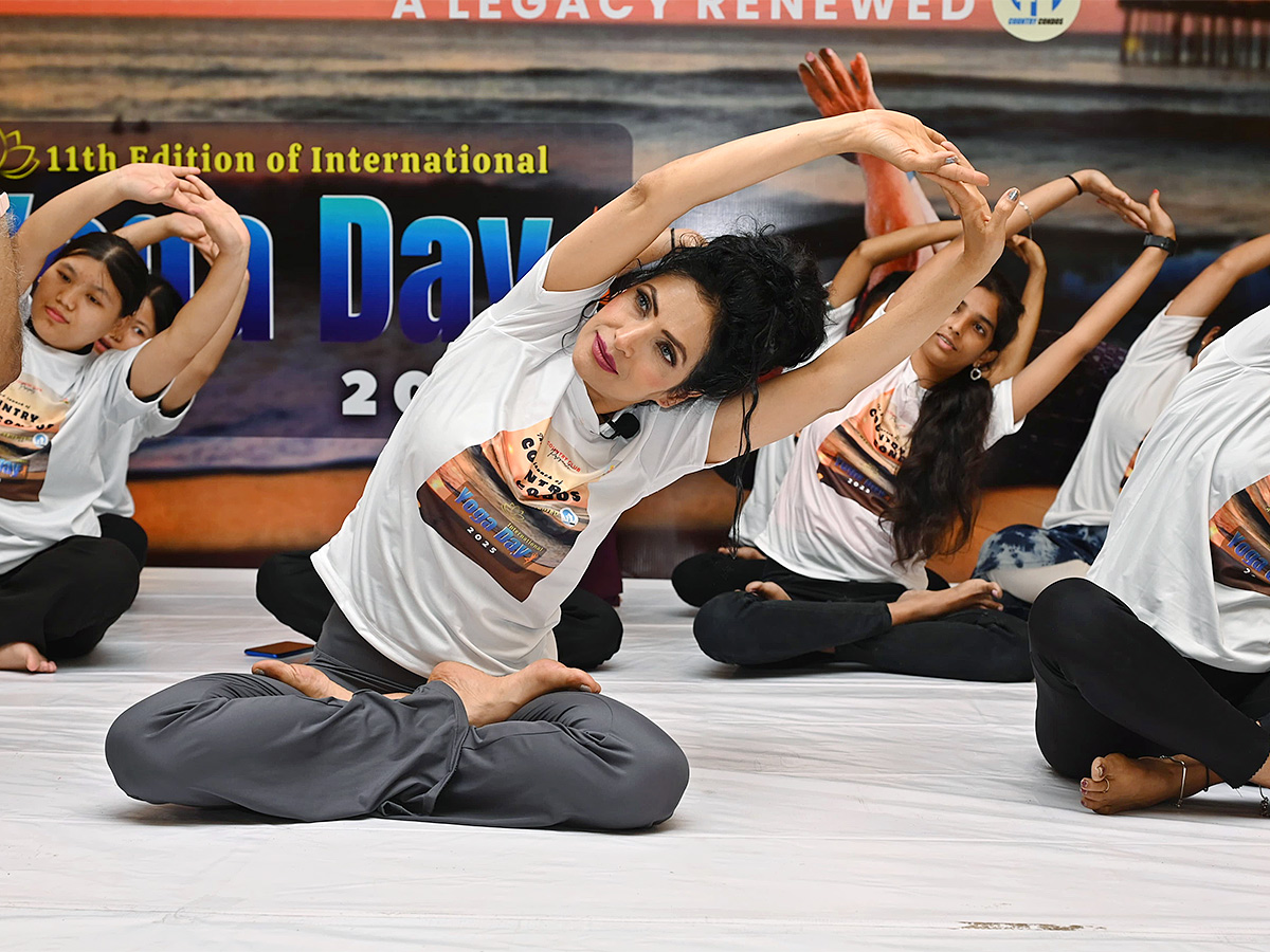 International_20yoga_20trainer_20Simran_20creates_20buzz_20at_20yoga_20festivals__20_281_29.jpg 1