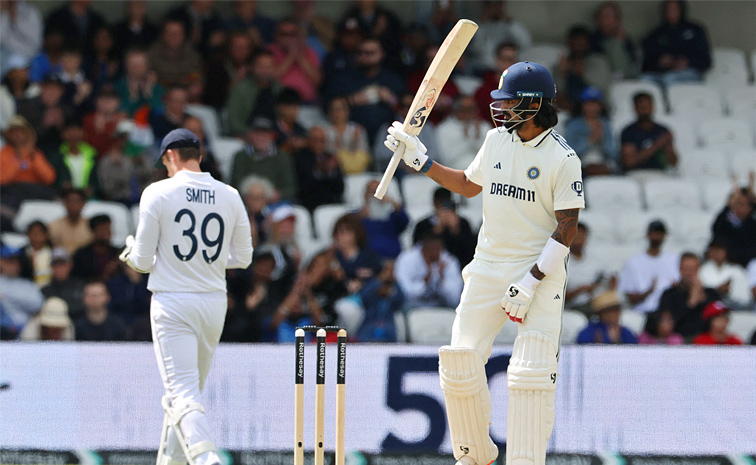 KL-Rahul-plays-a-shot.jpg