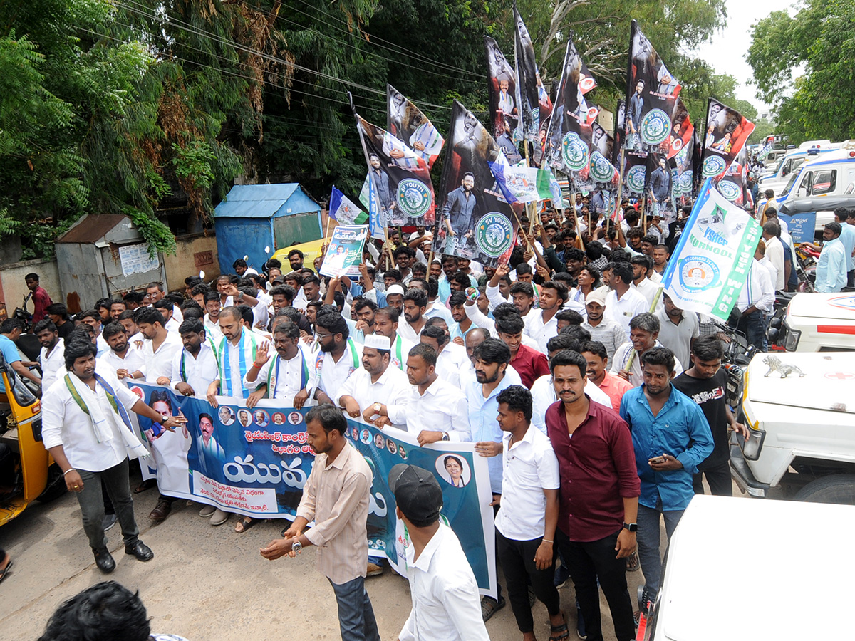 YSRCP_20Yuvatha_20Poru_20_20YSRCP_20Leaders_20PROTEST_20Against_20Chandrababu_20Govt__20_285_29.jpg 5