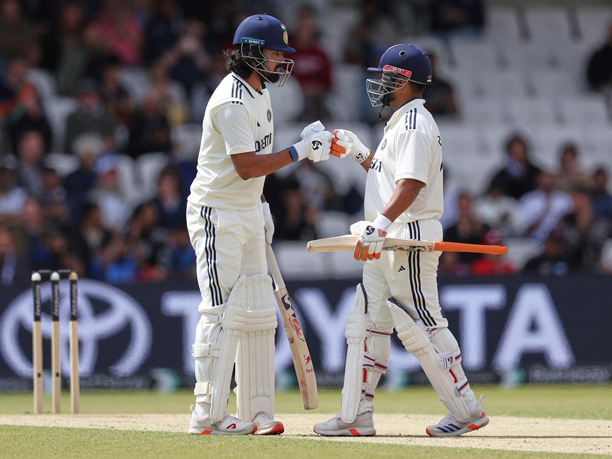 first_20cricket_20test_20match_20between_20England_20and_20India_20at_20Headingley_20in_20Leeds__20_287_29.jpg 7