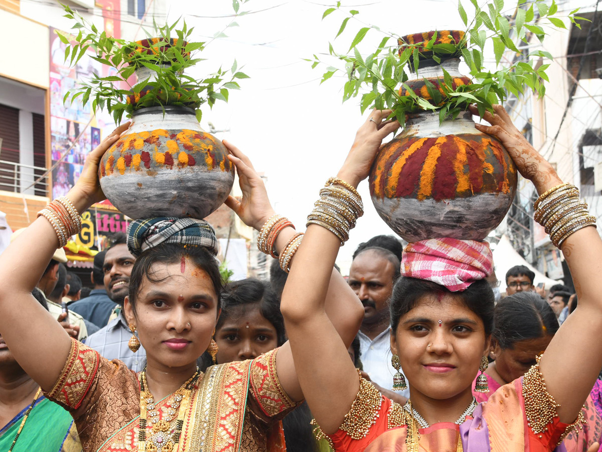 Hyderabad_20Bonalu_20Celebrations_20Photos_20_2816_29.jpg 10