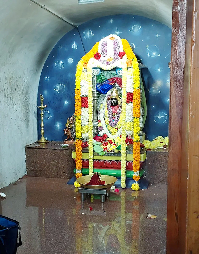 Devotional_20_20Ksheera_20RamaLingeswara_20Swamy_20Temple_20in_20Palakollu_20Photos__20_2813_29.jpg 13