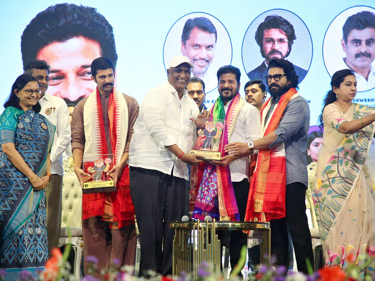 CM_20Revanth_20Reddy_2CRam_20Charan_2CVijay_20Deverakonda_20participate_20Anti-Drugs_20Day_20Event_20in_20Hyderabad_20Photos_1_20_281_29.jpg 15