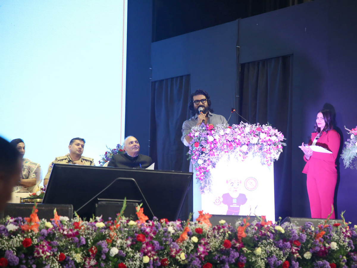 CM_20Revanth_20Reddy_2CRam_20Charan_2CVijay_20Deverakonda_20participate_20Anti-Drugs_20Day_20Event_20in_20Hyderabad_20Photos_1_20_285_29.jpg 19