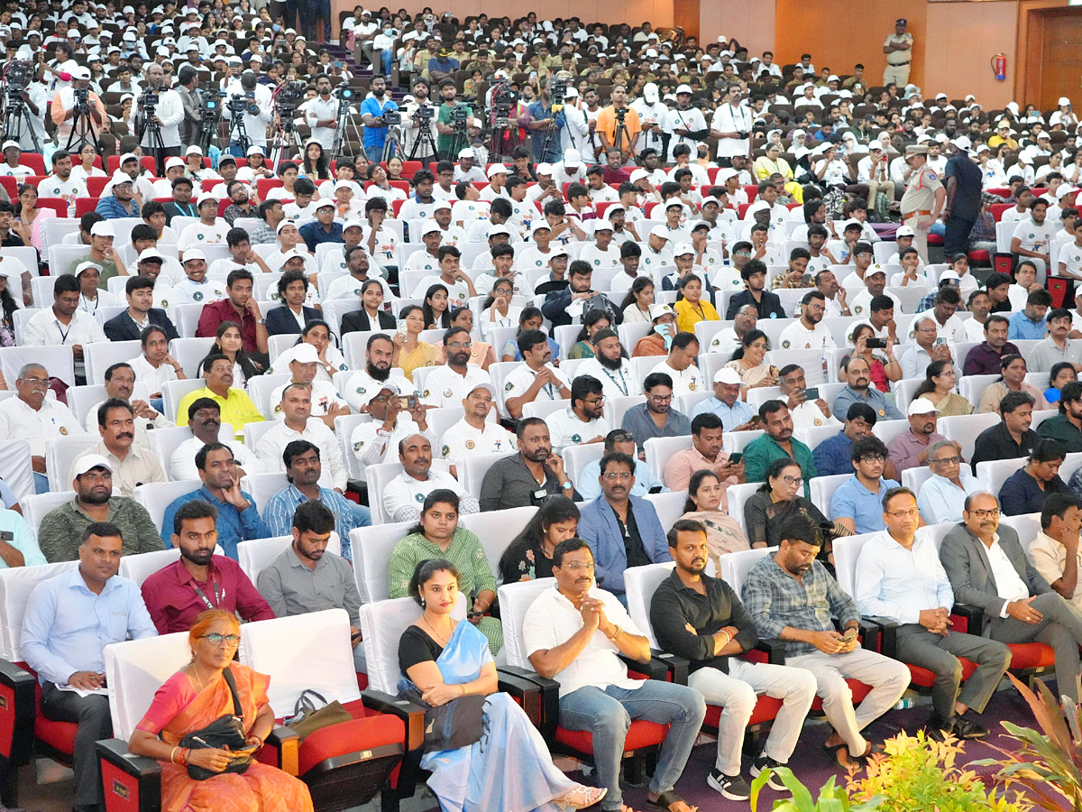 CM_20Revanth_20Reddy_2CRam_20Charan_2CVijay_20Deverakonda_20participate_20Anti-Drugs_20Day_20Event_20in_20Hyderabad_20Photos_20_2810_29.jpg 10
