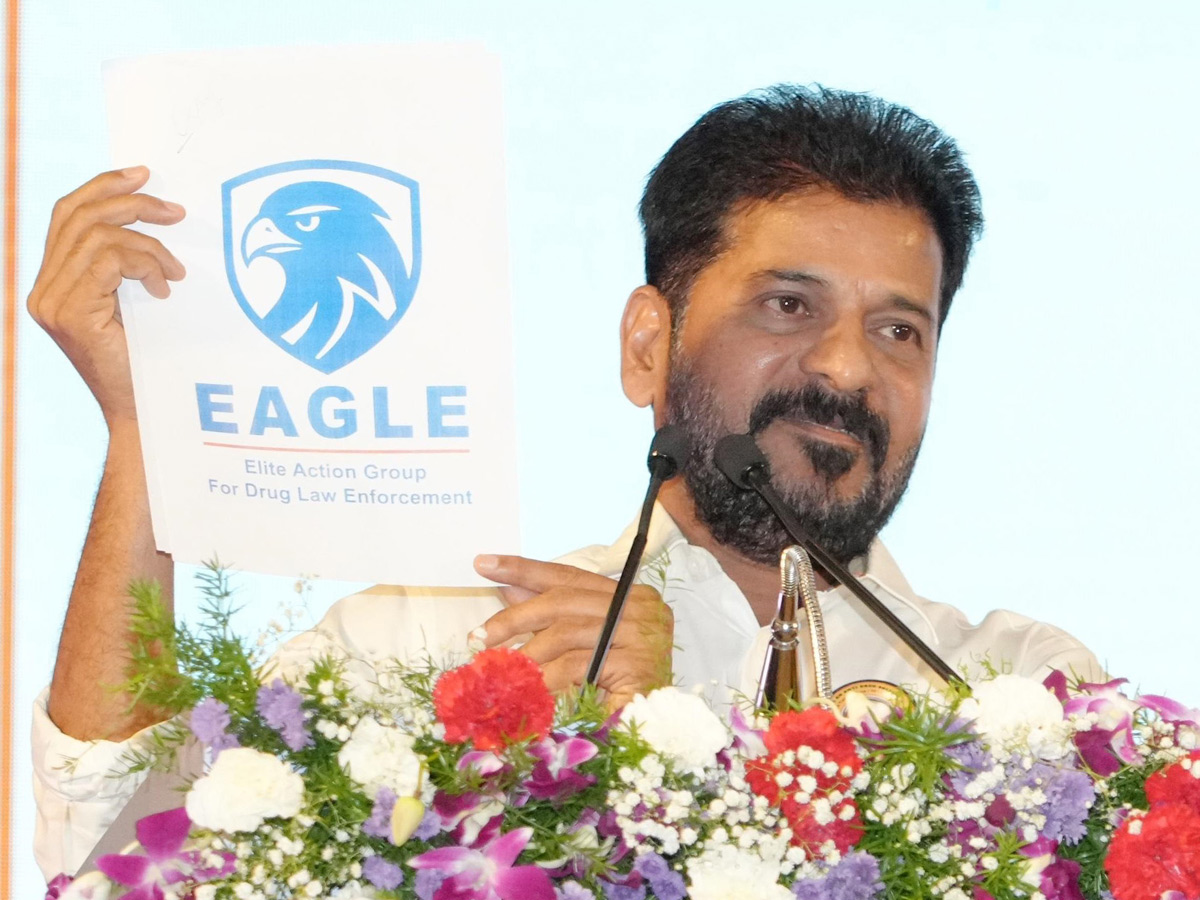 CM_20Revanth_20Reddy_2CRam_20Charan_2CVijay_20Deverakonda_20participate_20Anti-Drugs_20Day_20Event_20in_20Hyderabad_20Photos_20_2815_29.jpg 14
