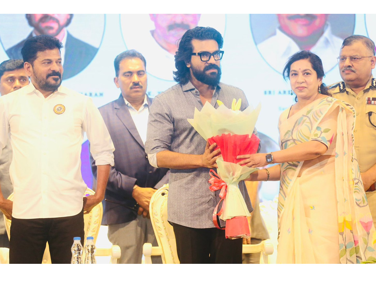 CM_20Revanth_20Reddy_2CRam_20Charan_2CVijay_20Deverakonda_20participate_20Anti-Drugs_20Day_20Event_20in_20Hyderabad_20Photos_20_283_29.jpg 3