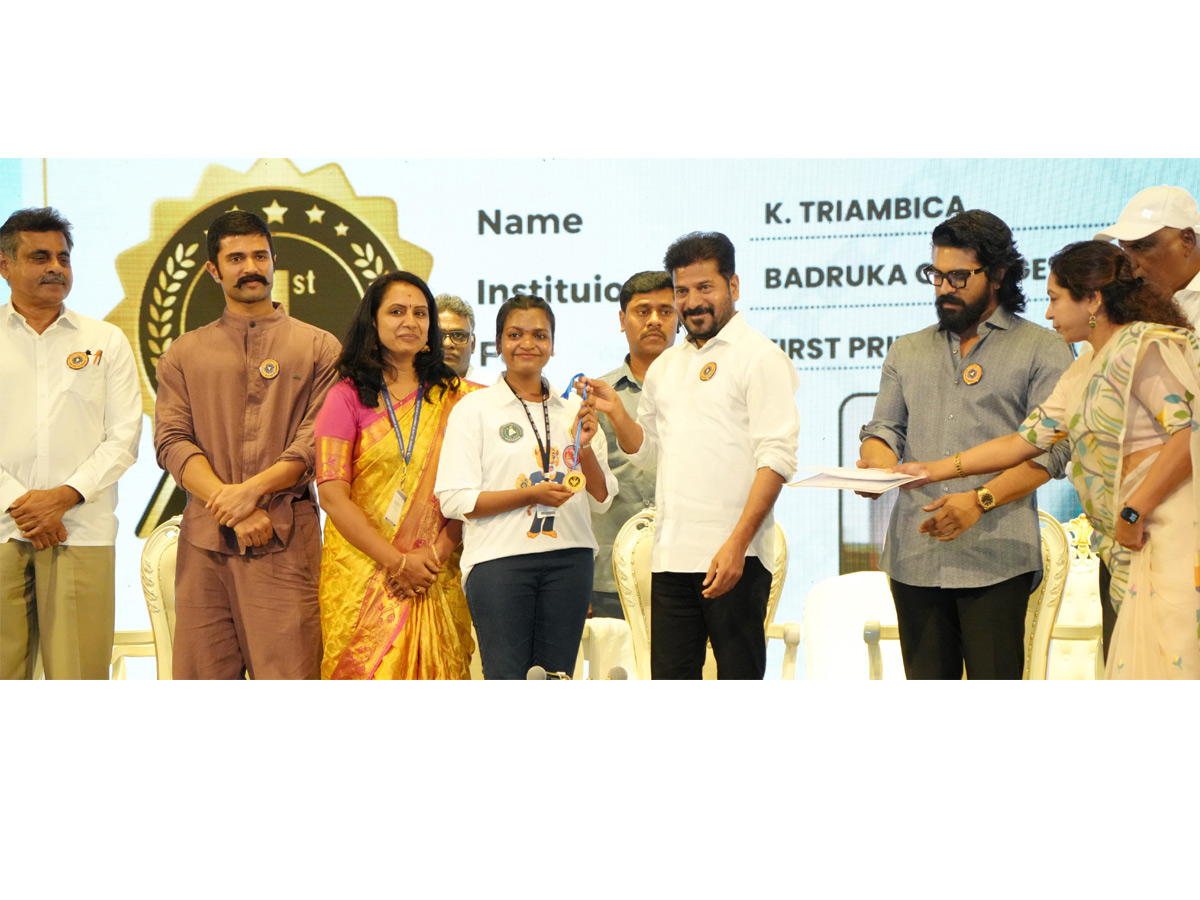 CM_20Revanth_20Reddy_2CRam_20Charan_2CVijay_20Deverakonda_20participate_20Anti-Drugs_20Day_20Event_20in_20Hyderabad_20Photos_20_285_29.jpg 5