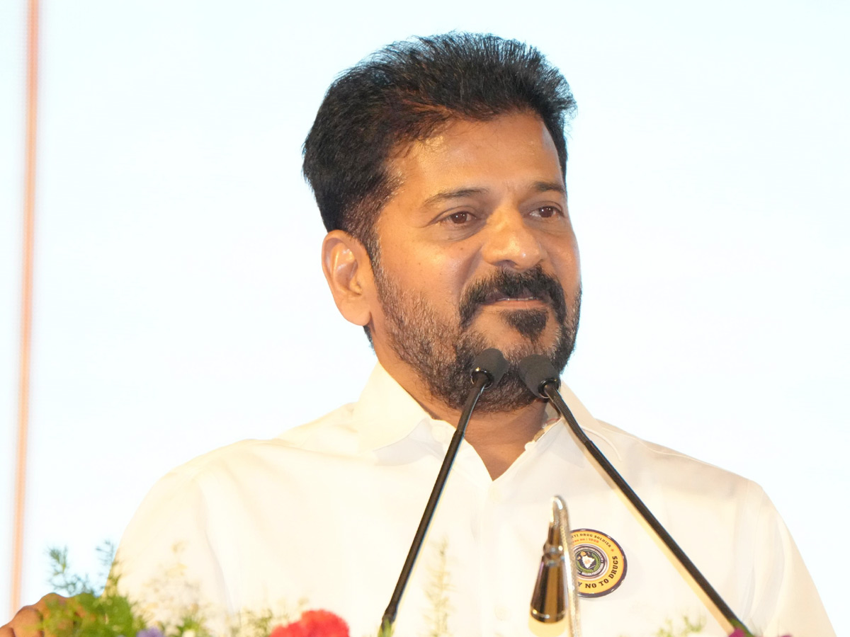 CM_20Revanth_20Reddy_2CRam_20Charan_2CVijay_20Deverakonda_20participate_20Anti-Drugs_20Day_20Event_20in_20Hyderabad_20Photos_20_288_29.jpg 8