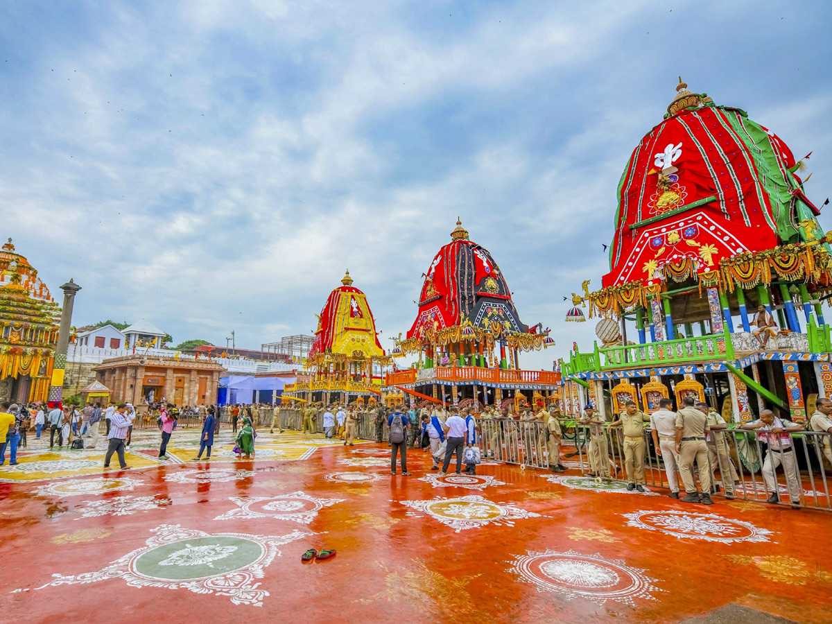 Devotees_20Gather_20For_20Grand_20Rath_20Yatra_20Of_20Lord_20Jagannath_20In_20Puri_20Photos_20_2812_29.jpg 12