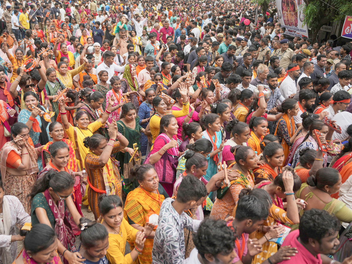Devotees_20Gather_20For_20Grand_20Rath_20Yatra_20Of_20Lord_20Jagannath_20In_20Puri_20Photos_20_2813_29.jpg 13