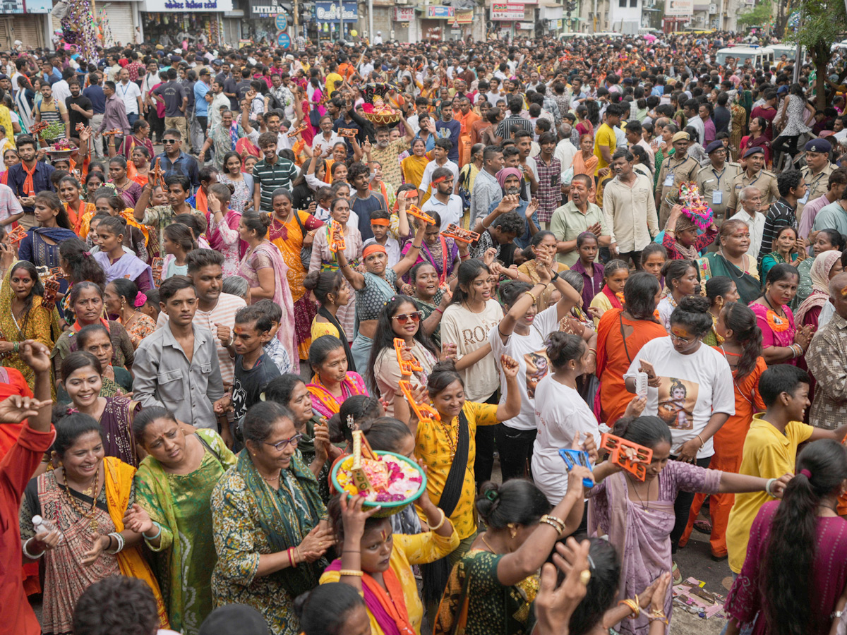 Devotees_20Gather_20For_20Grand_20Rath_20Yatra_20Of_20Lord_20Jagannath_20In_20Puri_20Photos_20_2815_29.jpg 15