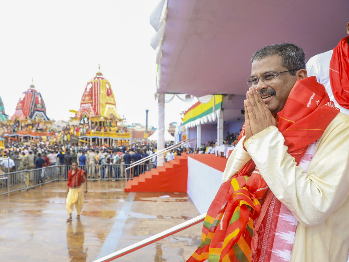 Devotees_20Gather_20For_20Grand_20Rath_20Yatra_20Of_20Lord_20Jagannath_20In_20Puri_20Photos_20_2816_29.jpg 16