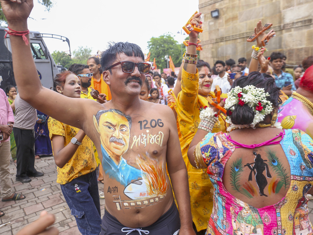 Devotees_20Gather_20For_20Grand_20Rath_20Yatra_20Of_20Lord_20Jagannath_20In_20Puri_20Photos_20_283_29.jpg 3