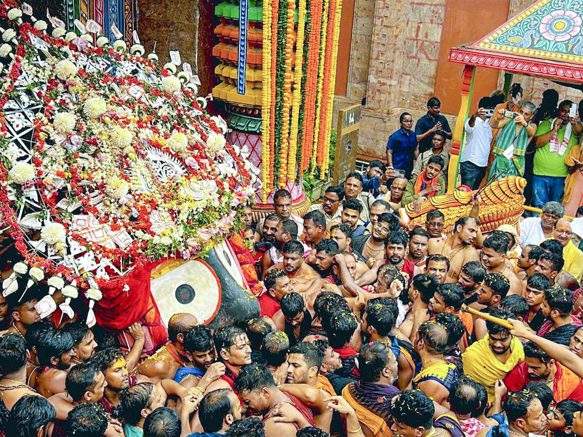 Devotees_20Gather_20For_20Grand_20Rath_20Yatra_20Of_20Lord_20Jagannath_20In_20Puri_20Photos_20_285_29.jpg 2