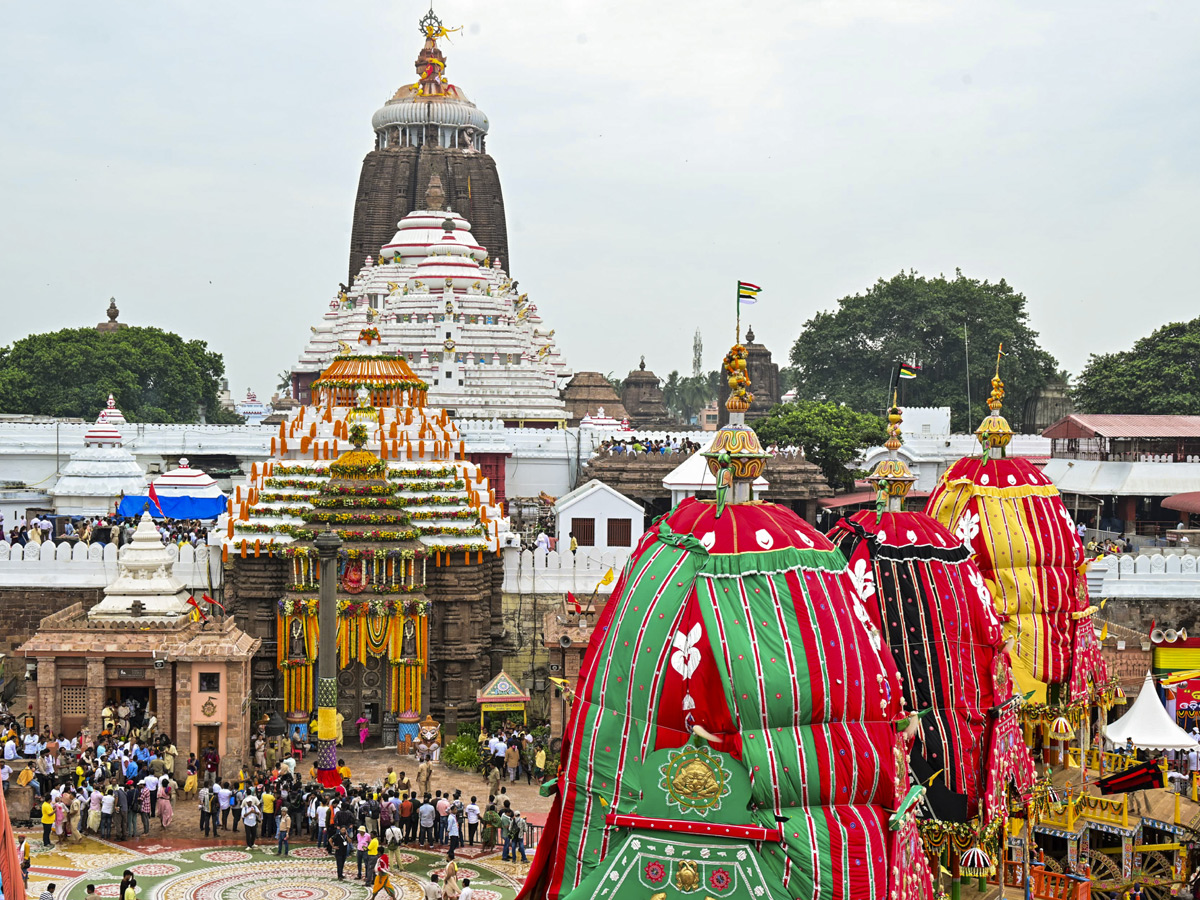 Devotees_20Gather_20For_20Grand_20Rath_20Yatra_20Of_20Lord_20Jagannath_20In_20Puri_20Photos_20_286_29.jpg 6