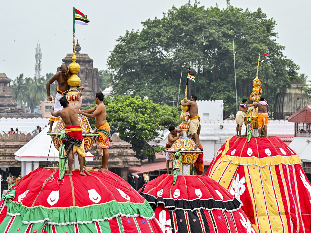 Devotees_20Gather_20For_20Grand_20Rath_20Yatra_20Of_20Lord_20Jagannath_20In_20Puri_20Photos_20_288_29.jpg 8
