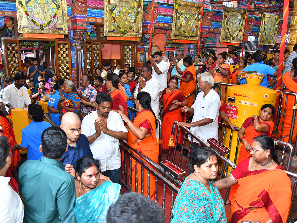 Ashada_20Masam_20Utsavalu_20Celebrations_20Kanaka_20Durga_20Temple_20in_20Vijayawada__20_2811_29.jpg 11