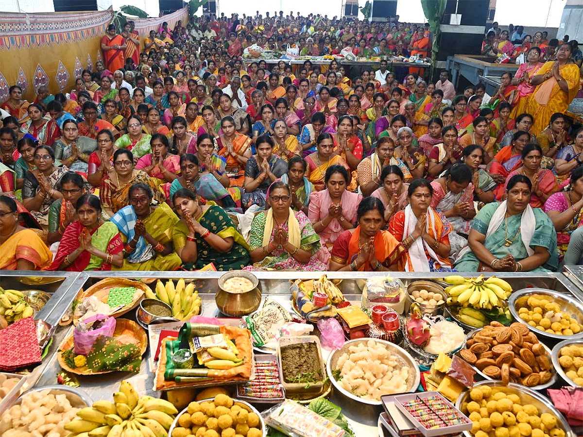 Ashada_20Masam_20Utsavalu_20Celebrations_20Kanaka_20Durga_20Temple_20in_20Vijayawada__20_282_29.jpg 2