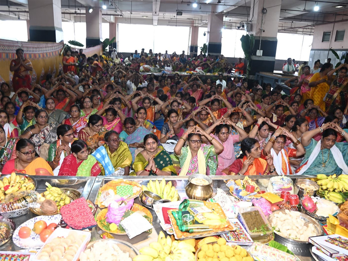 Ashada_20Masam_20Utsavalu_20Celebrations_20Kanaka_20Durga_20Temple_20in_20Vijayawada__20_283_29.jpg 3