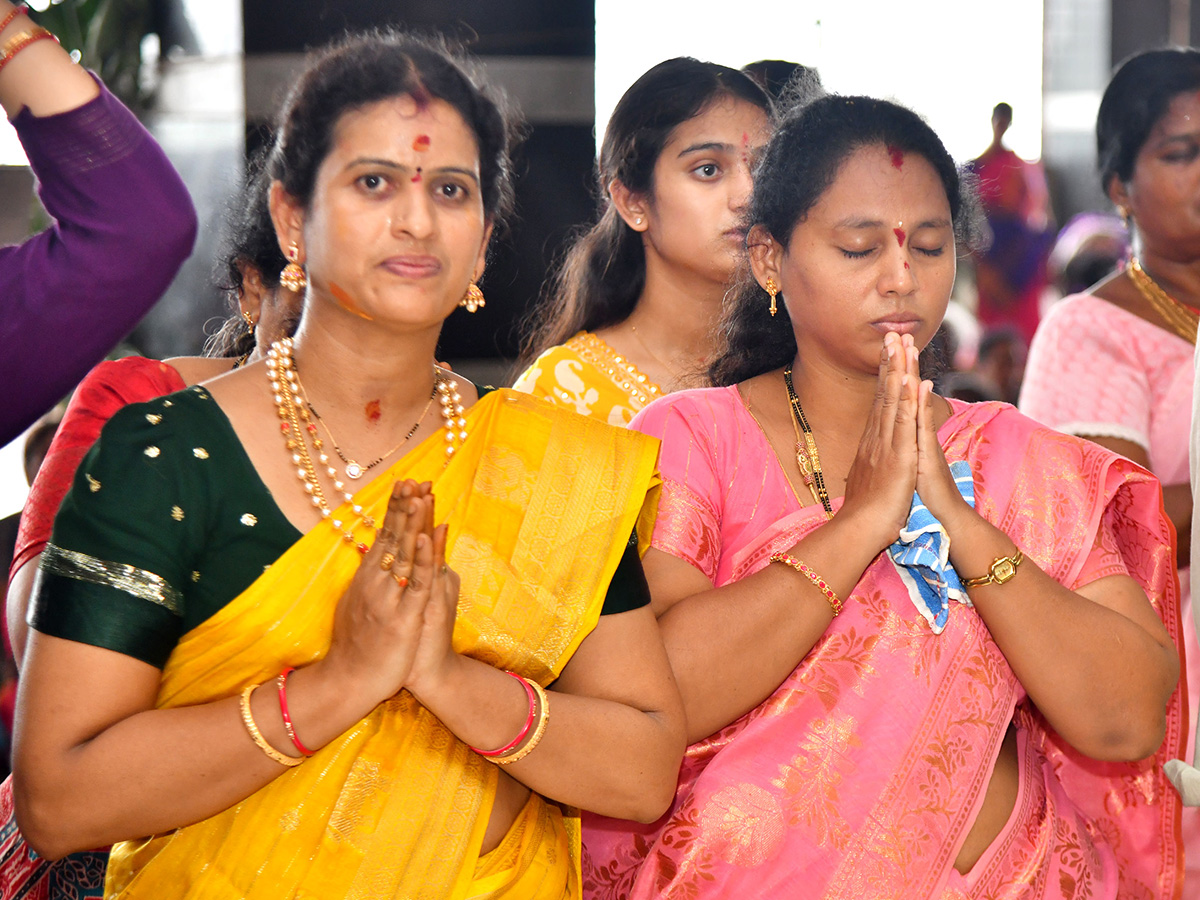 Ashada_20Masam_20Utsavalu_20Celebrations_20Kanaka_20Durga_20Temple_20in_20Vijayawada__20_286_29.jpg 6