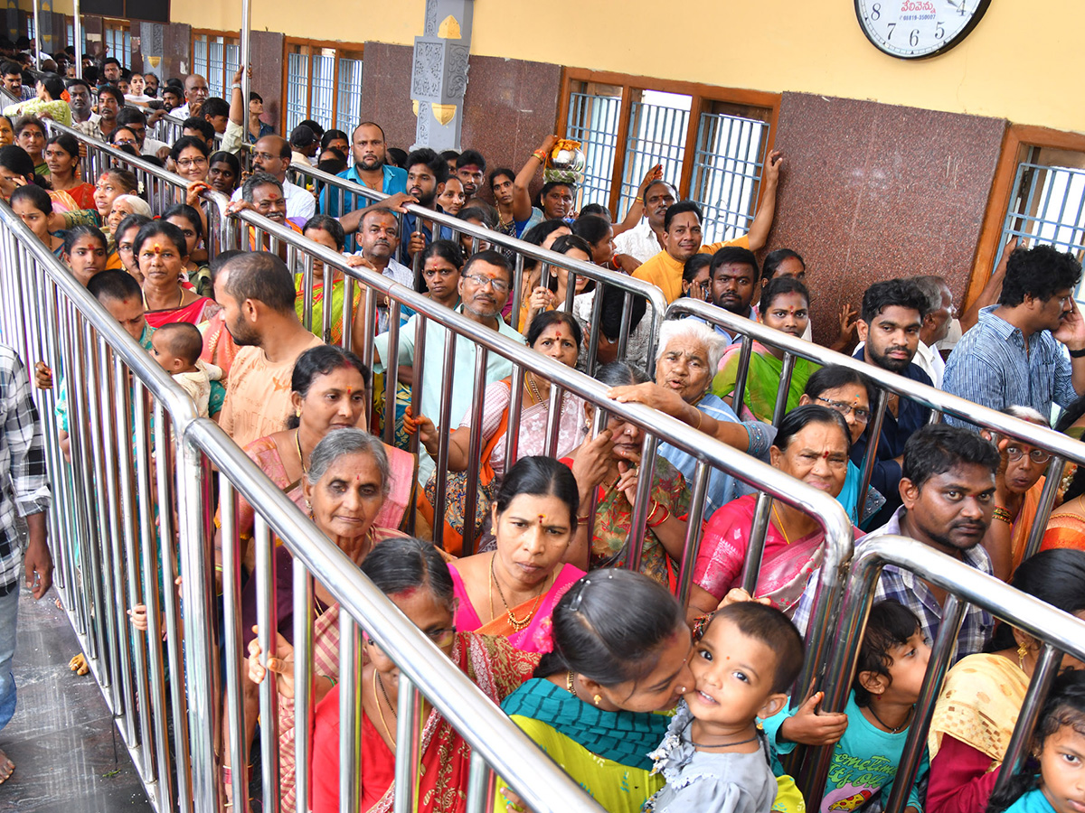 Ashada_20Masam_20Utsavalu_20Celebrations_20Kanaka_20Durga_20Temple_20in_20Vijayawada__20_288_29.jpg 8