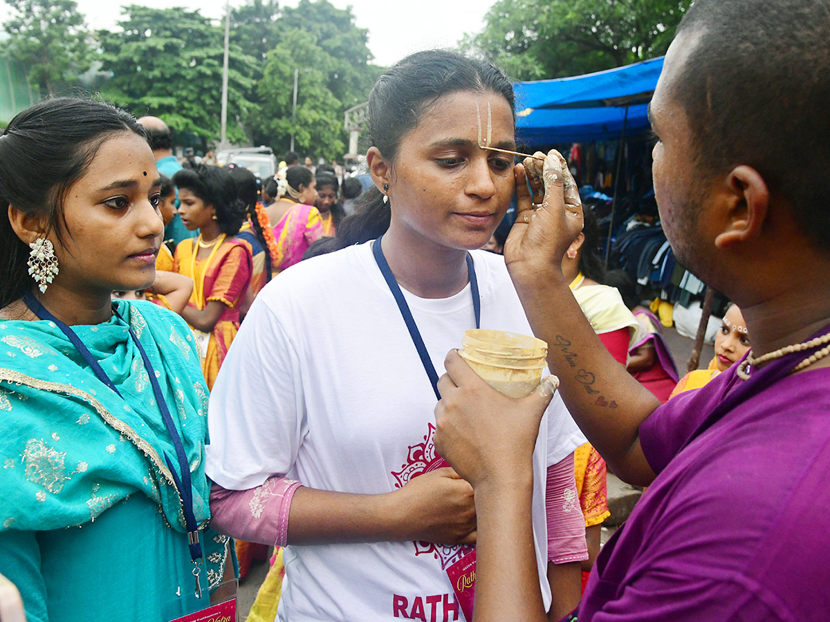 Jagannath_20Rath_20Yatra_202025_20in_20Visakhapatnam_20Photo_20Gallery__20_289_29.jpg 9