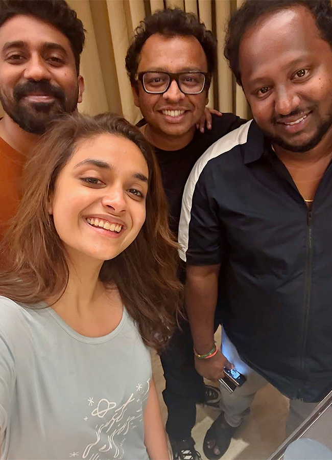 Actress_20Keerthy_20Suresh_20June_20Month_20Photos_20Viral_1_20_2810_29.jpg 10