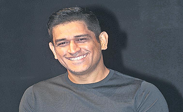 DHONI-WATCH.jpg