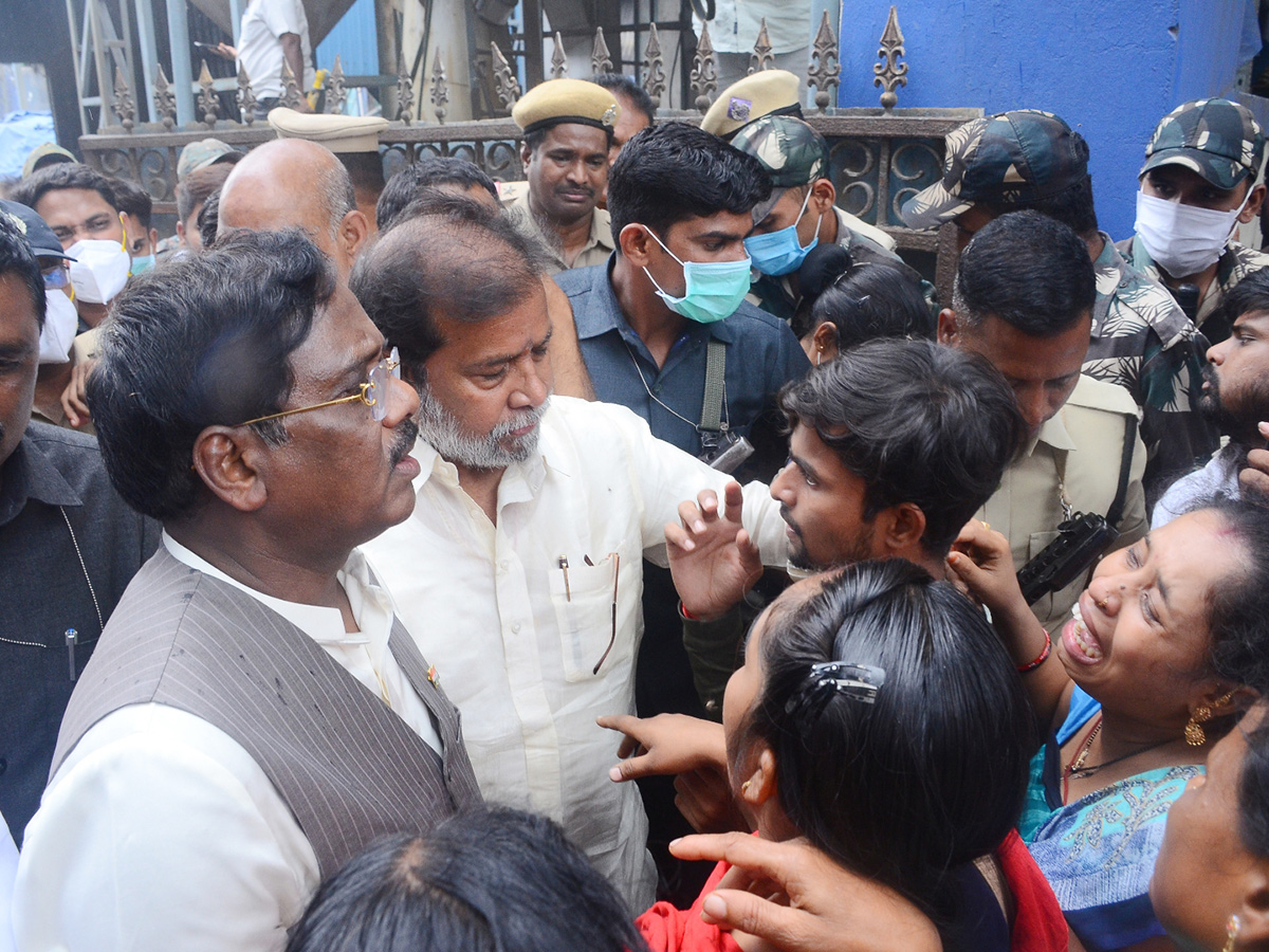 Pashamailaram_20_20Reactor_20Blast_20At_20Chemical_20Factory_20In_20Hyderabad_20Photos__20_2819_29.jpg 19