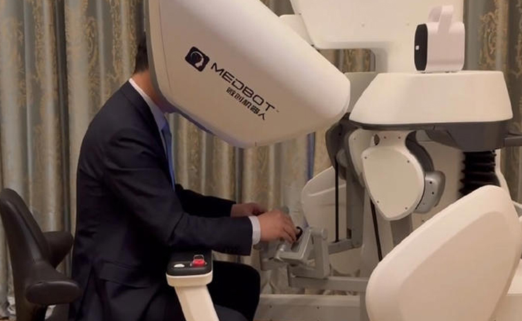 Roboticsurgery.jpg