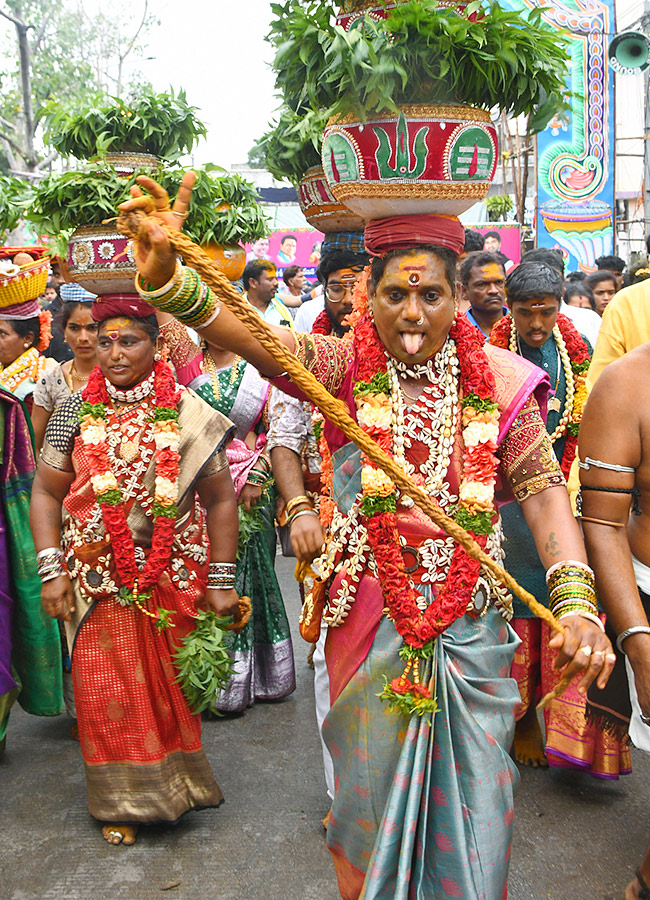Bonalu_20Festival_202025_20_20Balkampet_20Yellamma_20Kalyanam_202025_20Photos__20_2823_29.jpg 23