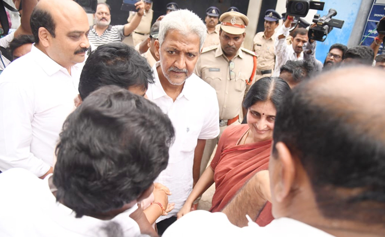 Vallabhaneni_20Vamshi.jpg